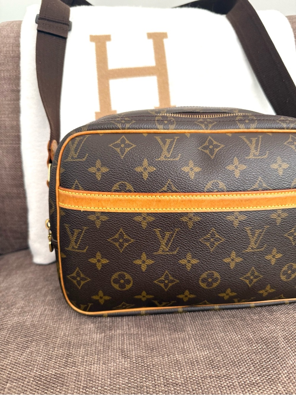 Authentic Louis Vuitton Reporter PM unisex messenger crossbody bag monogram LV - Picture 4 of 16
